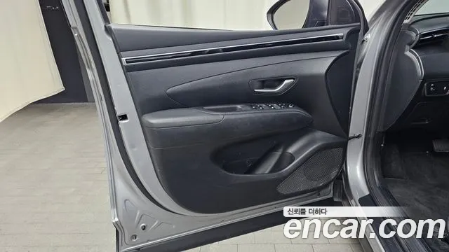 Hyundai Tucson Tucson (NX4) Дизель 2.0 2WD — Фото автомобиля 24