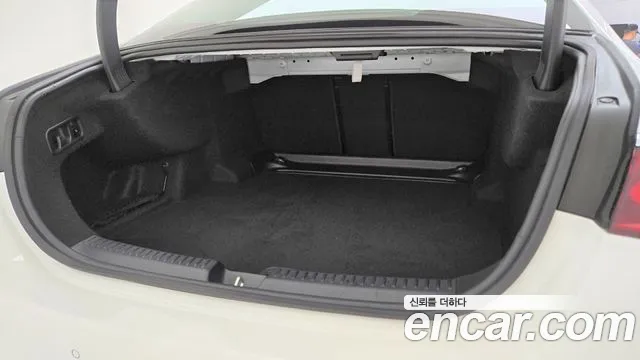 Mercedes-Benz E-Class — Фото автомобиля 11