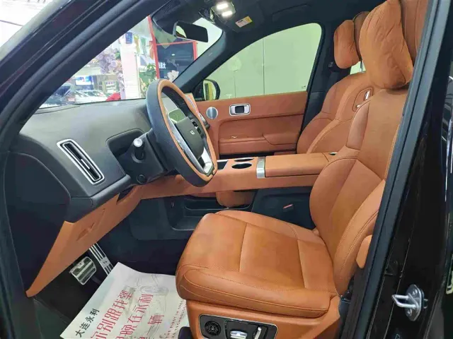 Li Auto L8 — Фото автомобиля 4