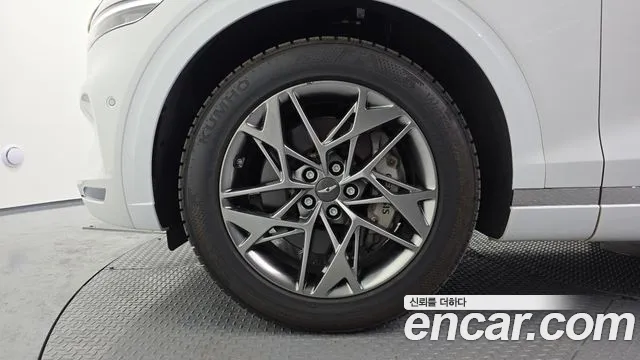 Genesis GV70 2.5T Бензин AWD — Фото автомобиля 5