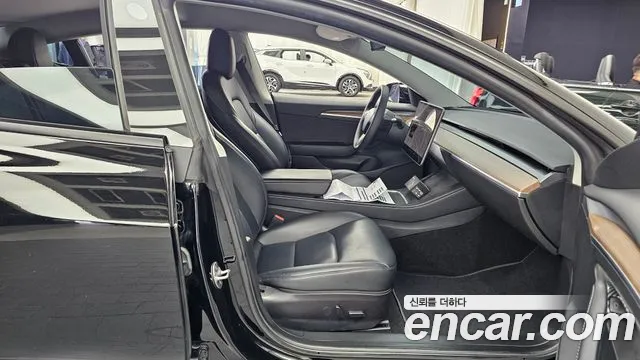 Tesla Model 3 — Фото автомобиля 16