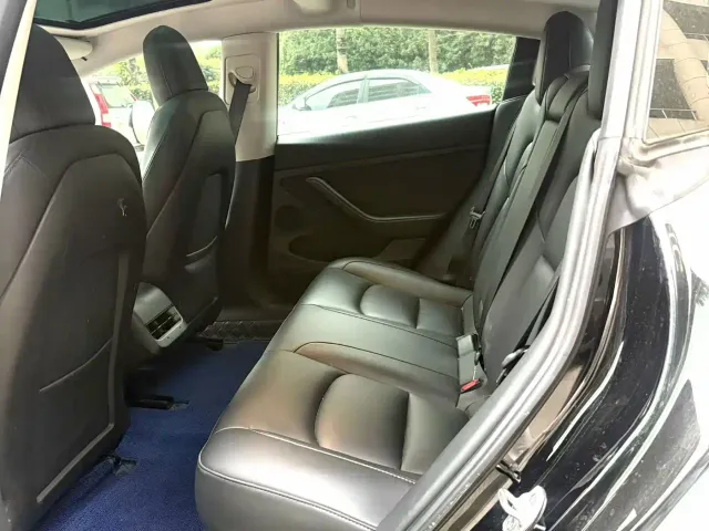 Tesla Model 3 — Фото автомобиля 6
