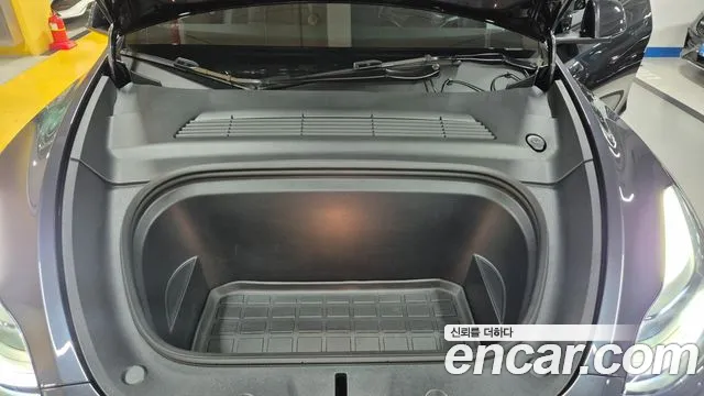 Tesla Model Y — Фото автомобиля 6