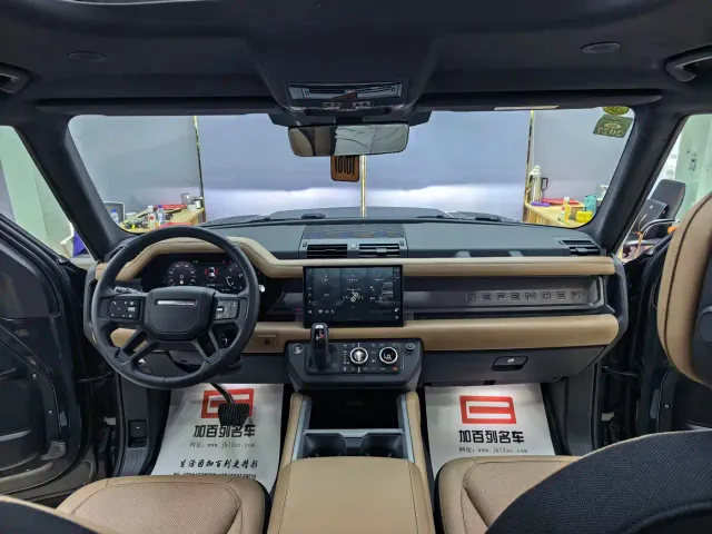 Land Rover Defender — Фото автомобиля 10