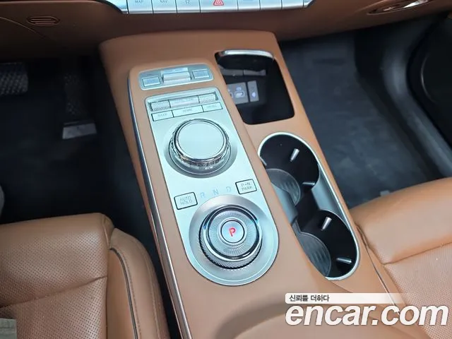 Genesis GV70 — Фото автомобиля 12