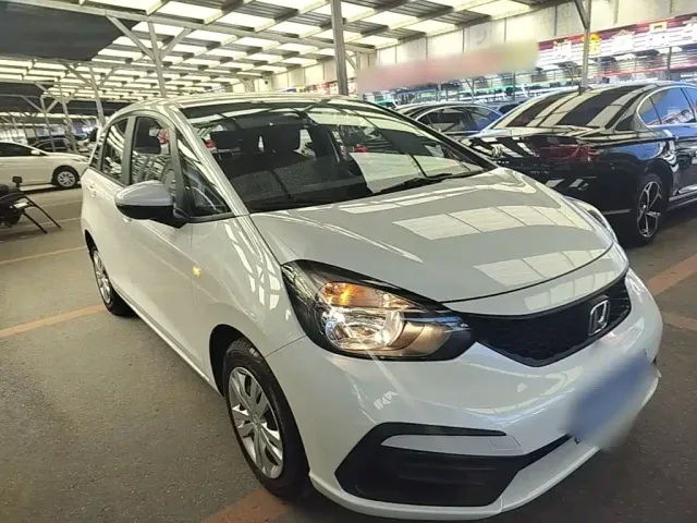 Honda Fit — Фото автомобиля 3