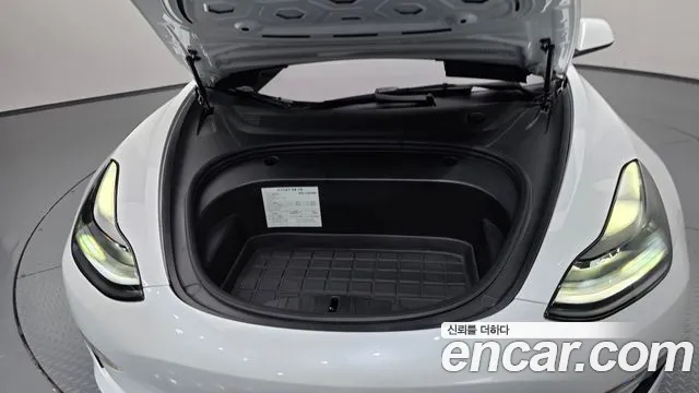 Tesla Model 3 — Фото автомобиля 9