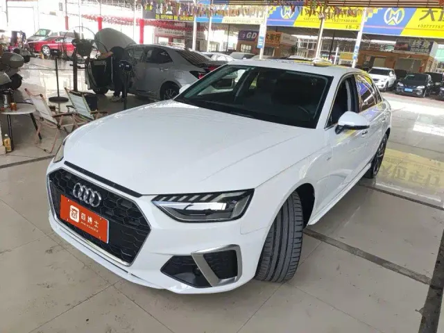 Фотография автомобиля — Audi A4L