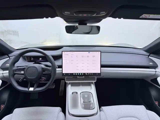 Xiaomi SU7 — Фото автомобиля 14