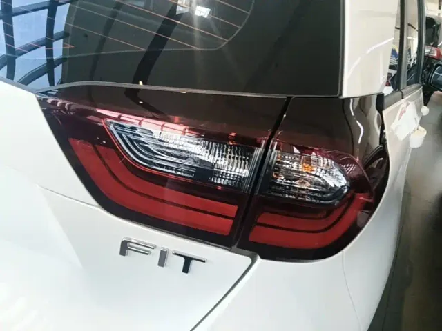 Honda Fit — Фото автомобиля 7