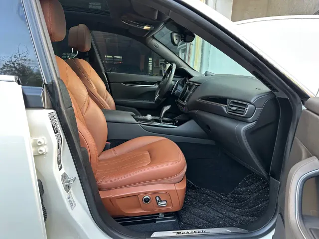 Maserati Levante — Фото автомобиля 14