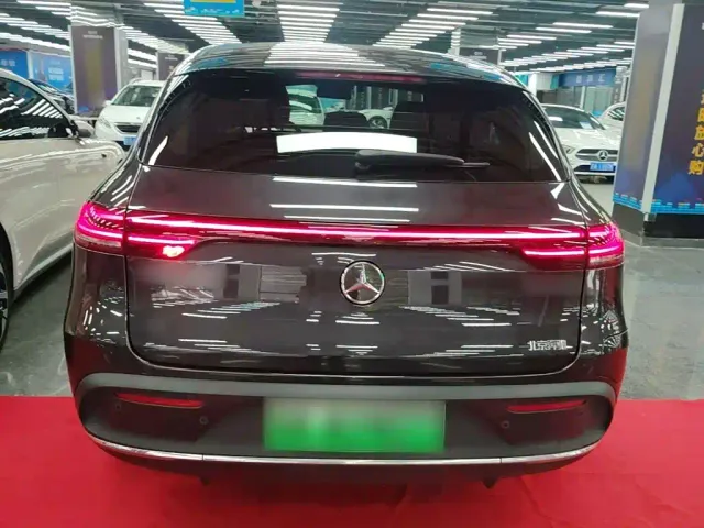 Mercedes-Benz EQC — Фото автомобиля 3
