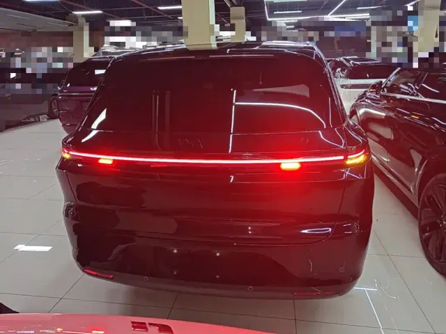 Li Auto L6 — Фото автомобиля 5