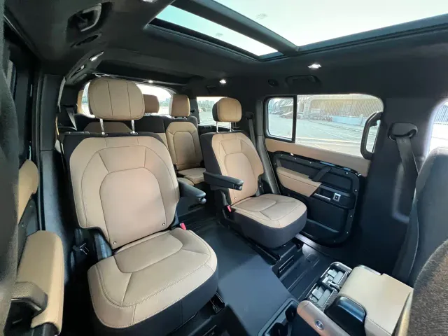 Land Rover Defender — Фото автомобиля 9