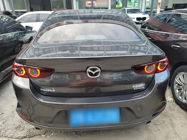 Mazda Axela — Фото автомобиля 5