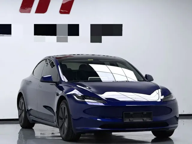 Tesla Model 3 — Фото автомобиля 3
