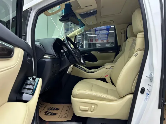 Toyota Vellfire — Фото автомобиля 6