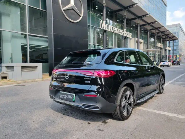 Mercedes-Benz EQE SUV — Фото автомобиля 14