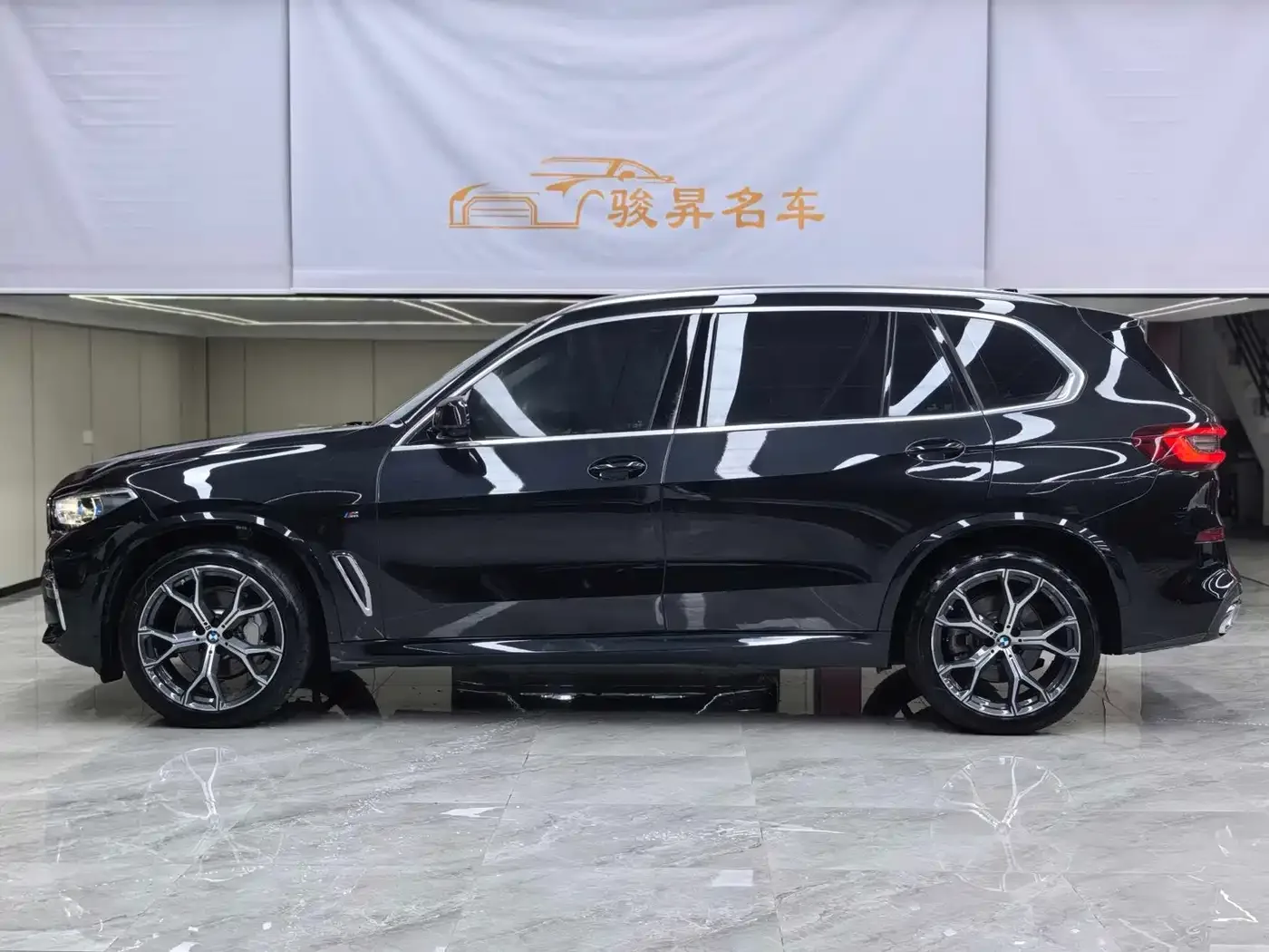 BMW BMW X5 2022 xDrive 30Li Premium M Sport Package — Фото автомобиля 7