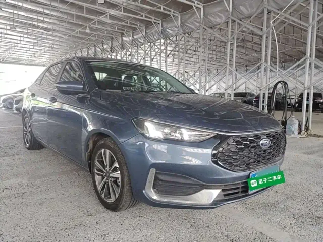 Ford Escort — Фото автомобиля 3