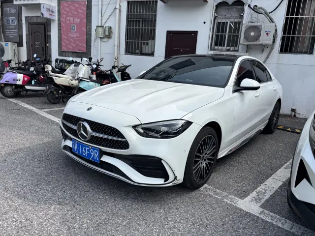 Фотография автомобиля — Mercedes-Benz C-Class