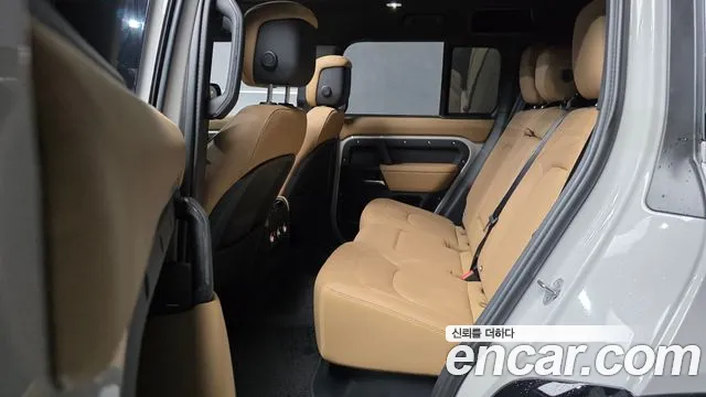 Land Rover Defender — Фото автомобиля 18