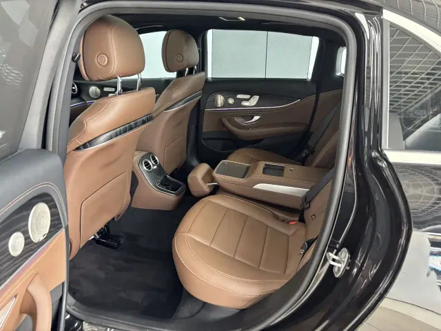 Mercedes-Benz E-Class — Фото автомобиля 22