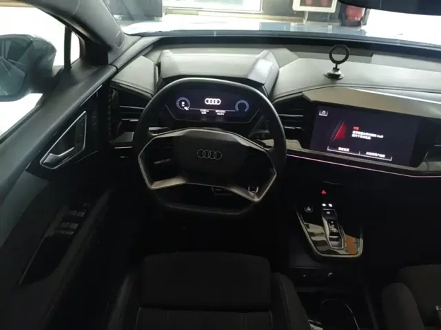 Audi Q4 e-tron — Фото автомобиля 10