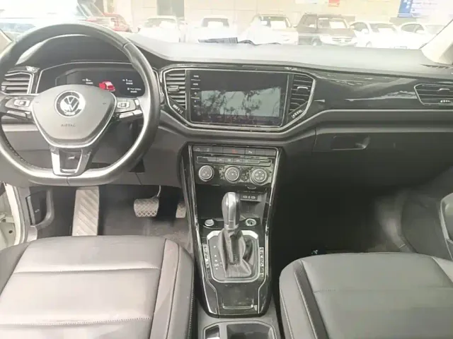 Volkswagen T-Roc — Фото автомобиля 12