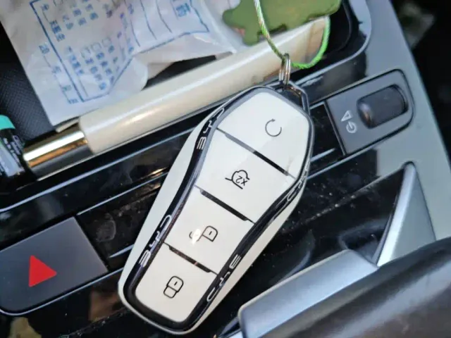 BYD Yuan Pro — Фото автомобиля 8