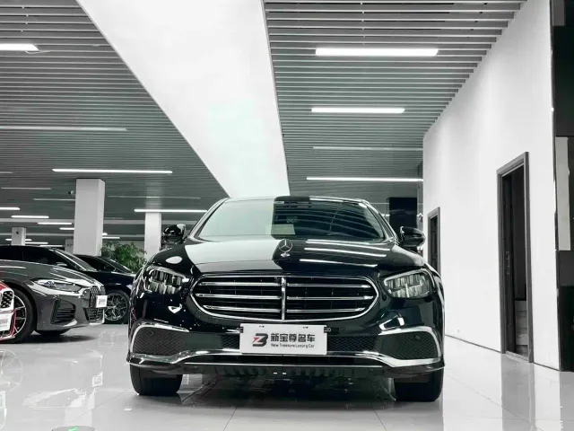 Mercedes-Benz E-Class — Фото автомобиля 2