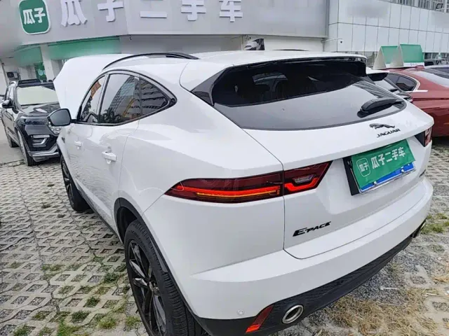 Jaguar E-PACE — Фото автомобиля 4