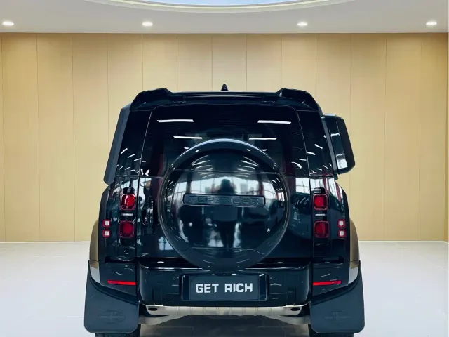 Land Rover Defender — Фото автомобиля 8