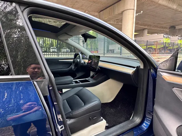 Tesla Model Y — Фото автомобиля 11