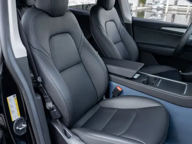 Tesla Model Y — Фото автомобиля 19