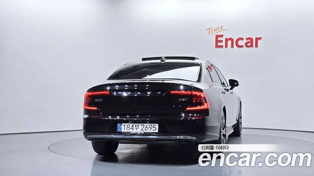 Volvo S90 — Фото автомобиля 4