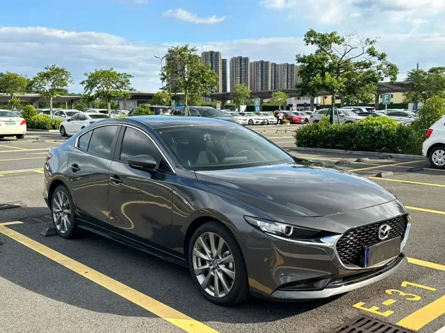 Mazda Axela — Фото автомобиля 3