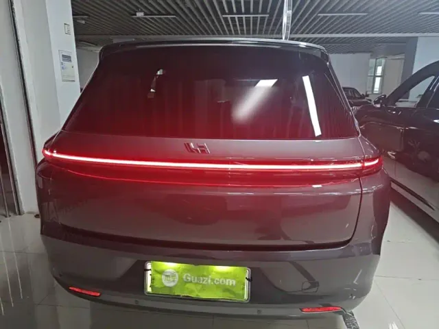 Li Auto L8 — Фото автомобиля 5
