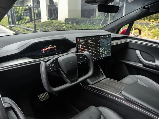 Tesla Model X — Фото автомобиля 12