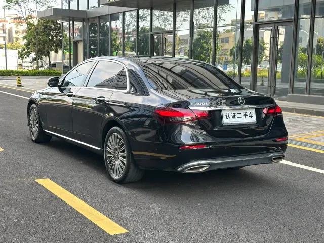 Mercedes-Benz E-Class — Фото автомобиля 6