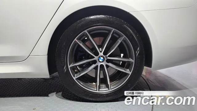 BMW 5-Series — Фото автомобиля 17