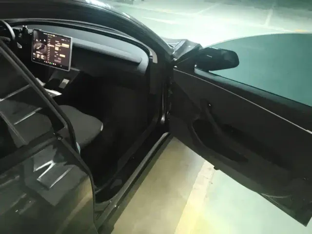 Tesla Model 3 — Фото автомобиля 19