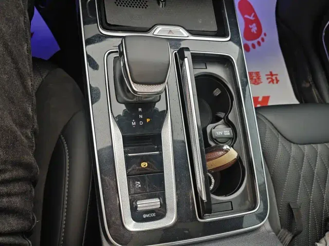 Hongqi HS5 — Фото автомобиля 9