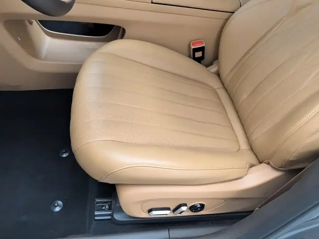 Dongfeng Aeolus Dongfeng Aeolus L8 2025 Plug-in Hybrid — Фото автомобиля 20