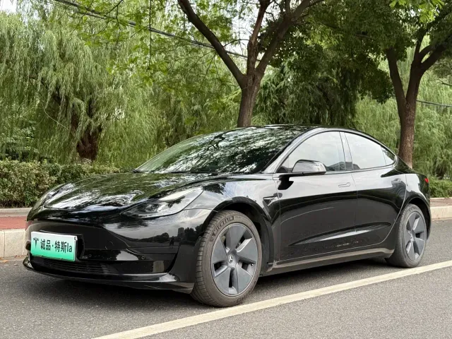 Фотография автомобиля — Tesla Model 3