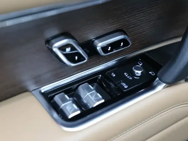 Land Rover Range Rover — Фото автомобиля 12