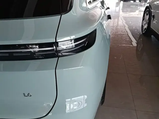 Li Auto L6 — Фото автомобиля 7