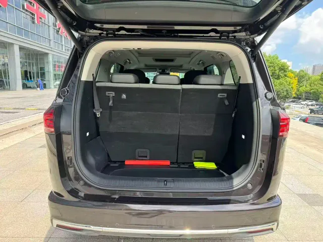 JAC Refine RF8 PHEV — Фото автомобиля 15