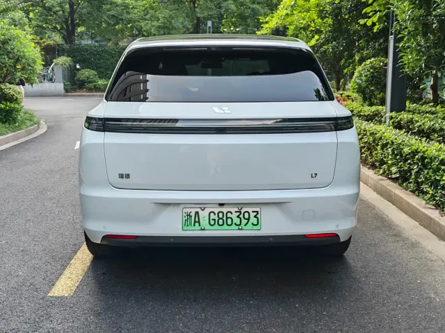 Li Auto L7 — Фото автомобиля 4