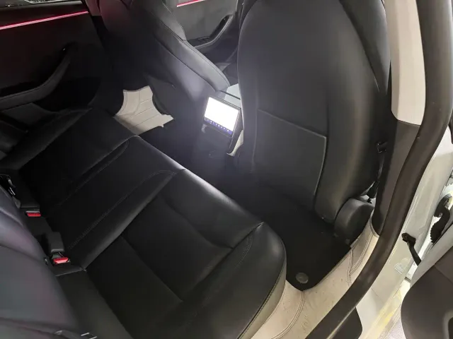 Tesla Model 3 — Фото автомобиля 3